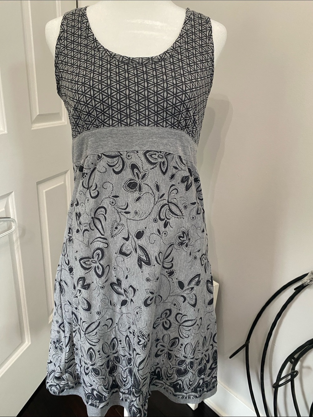 Athleta Gray Patterned Sleeveless A-Line Dress